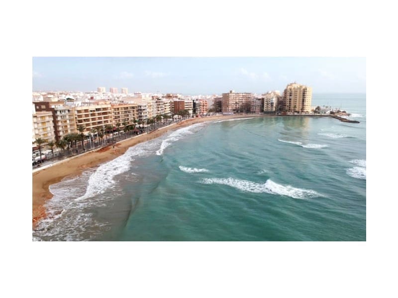 3 makuuhuone Huoneisto myytävänä paikassa Torrevieja mukana 
autotalli - 349 000 € (Ref: 7115881)