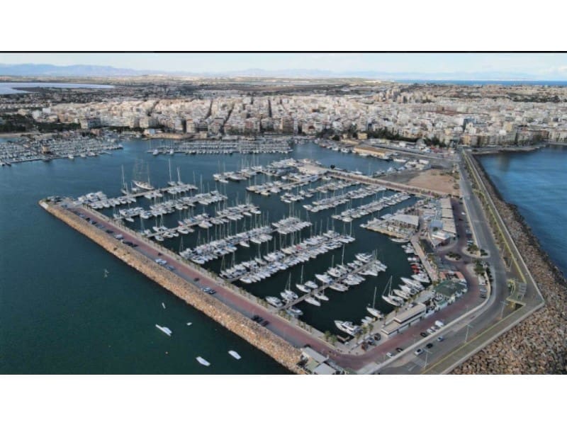 3 makuuhuone Huoneisto myytävänä paikassa Torrevieja mukana 
autotalli - 349 000 € (Ref: 7115881)