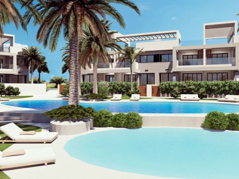 2 soveværelse Bungalow til salg i Torrevieja med swimmingpool garage - € 259.900 (Ref: 7168602)