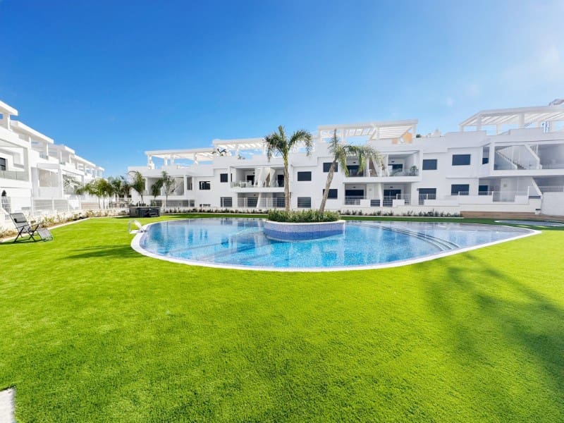 2 soveværelse Bungalow til salg i Torrevieja med swimmingpool garage - € 259.900 (Ref: 7168602)