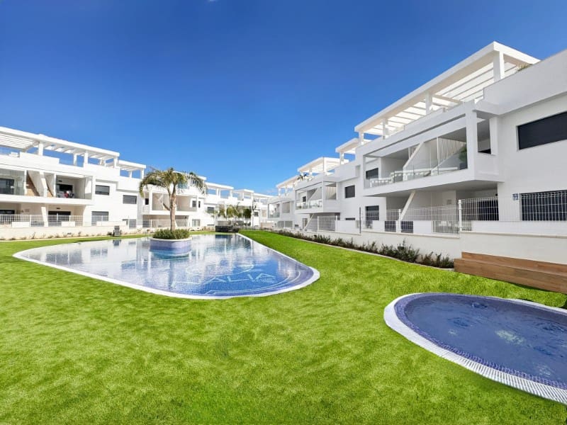 2 soveværelse Bungalow til salg i Torrevieja med swimmingpool garage - € 259.900 (Ref: 7168602)