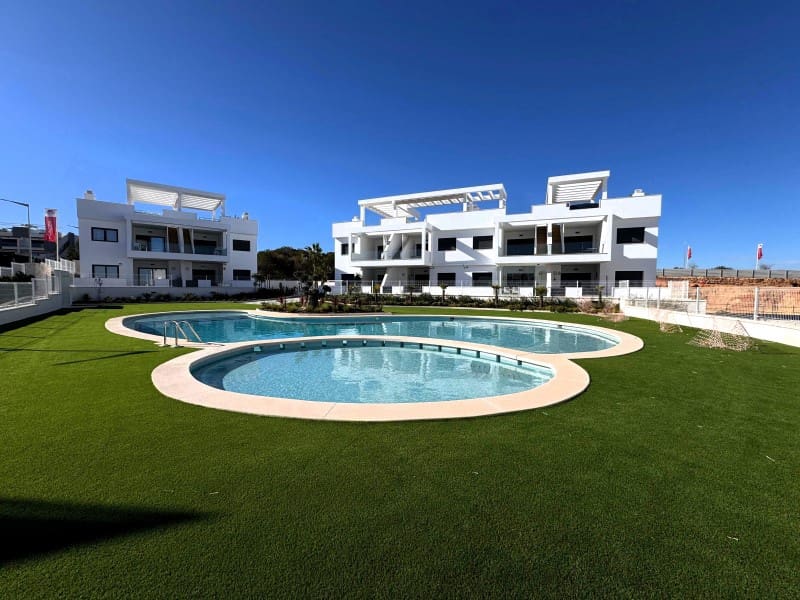 2 soveværelse Bungalow til salg i Torrevieja med swimmingpool garage - € 259.900 (Ref: 7168602)