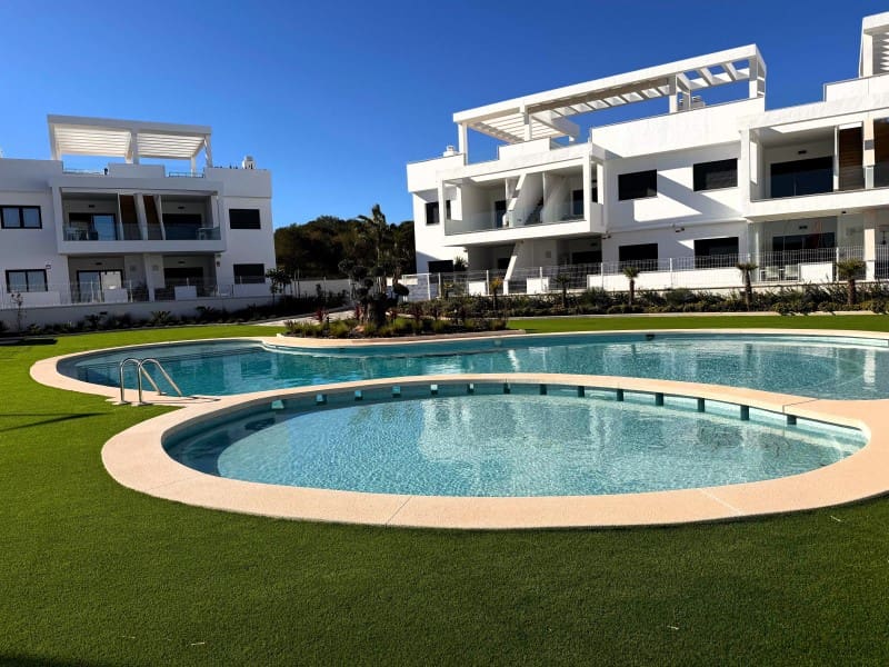 2 soveværelse Bungalow til salg i Torrevieja med swimmingpool garage - € 259.900 (Ref: 7168602)