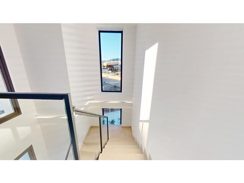 Chalet de 3 habitaciones en Finestrat en venta con piscina garaje - 699.900 € (Ref: 8216295)