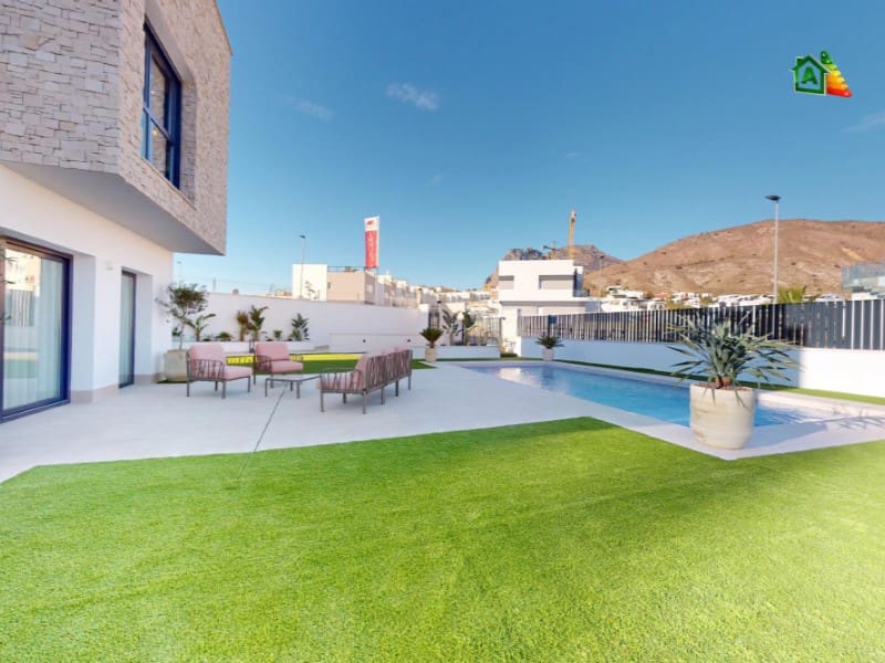 Chalet de 3 habitaciones en Finestrat en venta con piscina garaje - 699.900 € (Ref: 8216295)