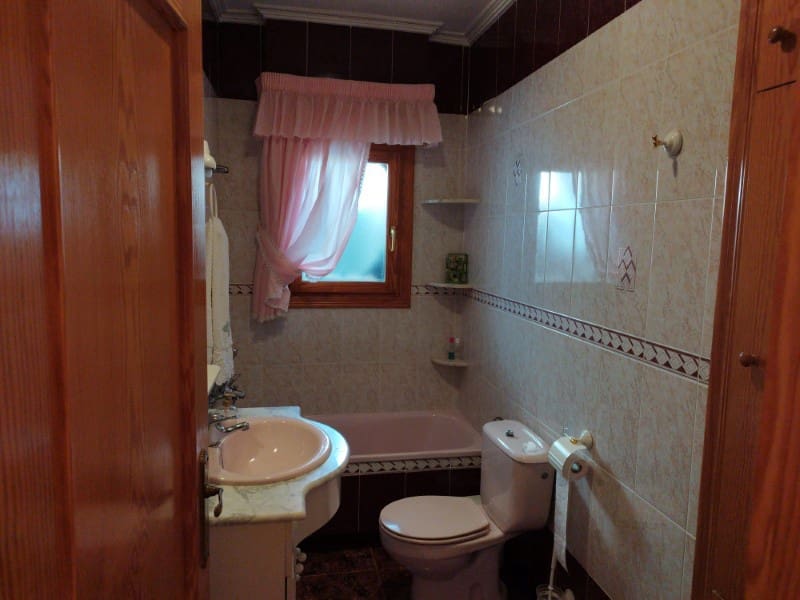 6 bedroom Villa for sale in Almoradi - € 420,000 (Ref: 8359696)