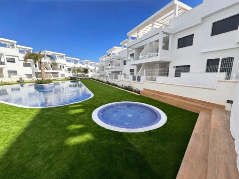 2 soveværelse Bungalow til salg i Torrevieja med garage - € 311.000 (Ref: 9059783)