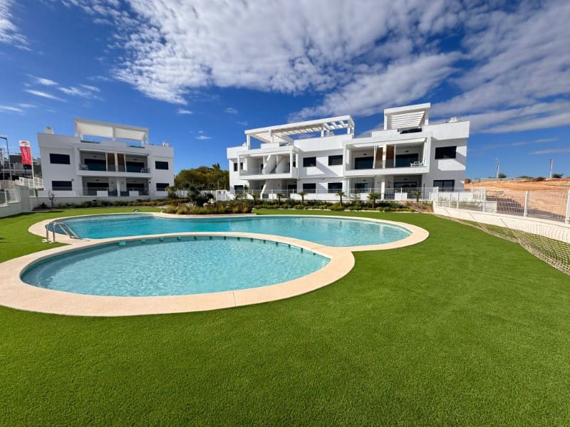 2 bedroom Bungalow for sale in Torrevieja with pool garage - € 369,000 (Ref: 9253664)