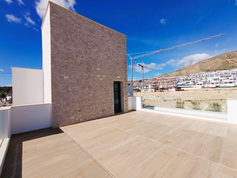 5 bedroom Villa for sale in Finestrat with pool - € 915,000 (Ref: 9604840)