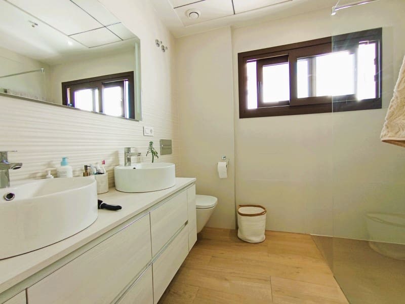 5 bedroom Villa for sale in Finestrat with pool - € 915,000 (Ref: 9604840)