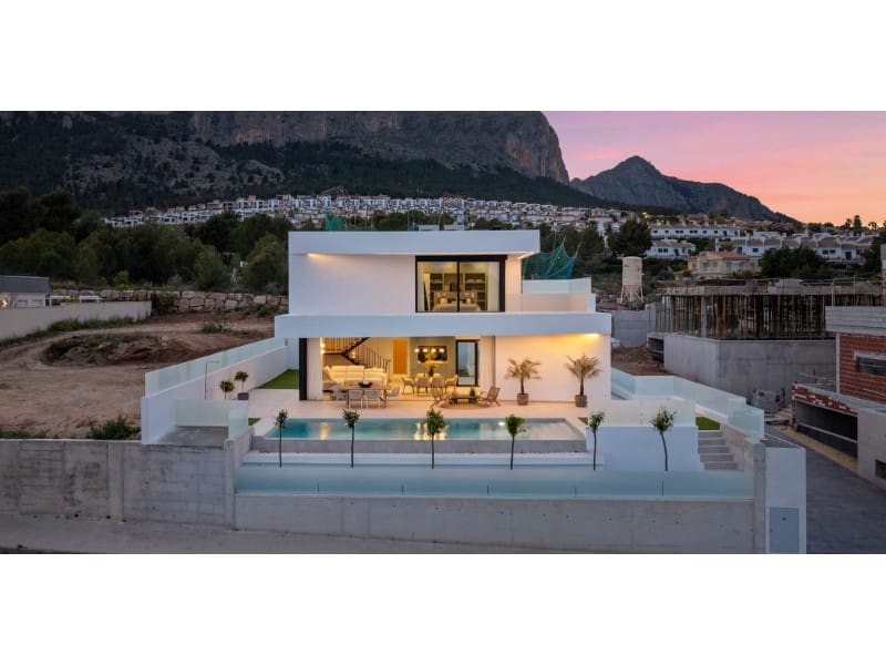 3 bedroom Villa for sale in Polop - € 755,000 (Ref: 9817909)