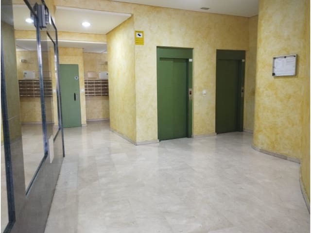 Piso de 3 habitaciones en Almoradí en venta con garaje - 120.000 € (Ref: 9820225)