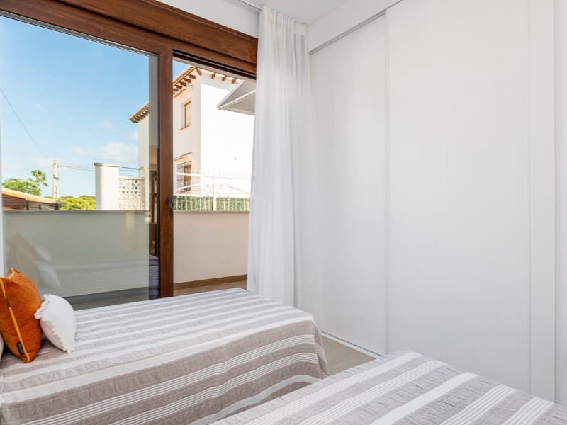 2 slaapkamer Appartement te koop in Torrevieja met zwembad - € 265.000 (Ref: 9820228)