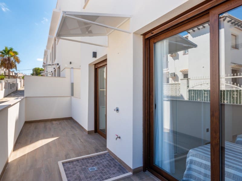 2 slaapkamer Appartement te koop in Torrevieja met zwembad - € 265.000 (Ref: 9820228)