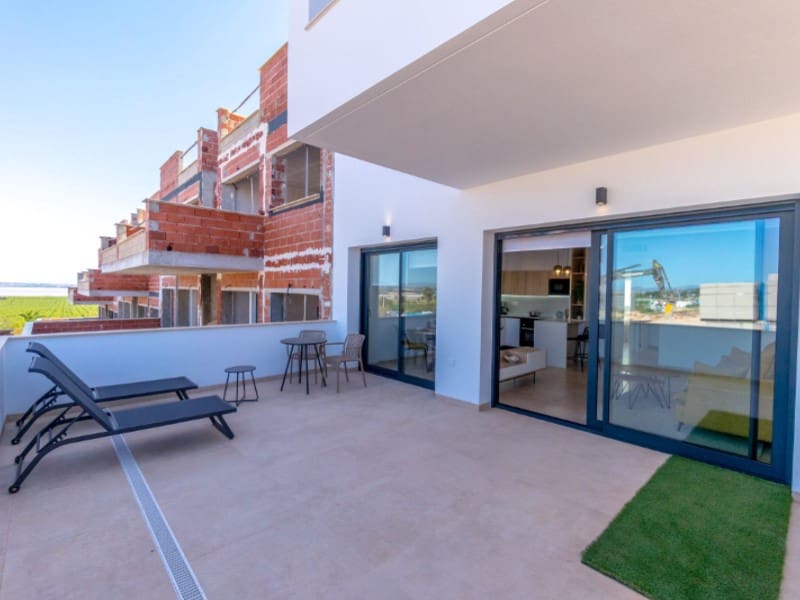 2 soveværelse Lejlighed til salg i Torrevieja med swimmingpool - € 299.900 (Ref: 9824778)