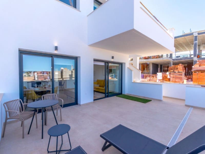 2 soveværelse Lejlighed til salg i Torrevieja med swimmingpool - € 299.900 (Ref: 9824778)