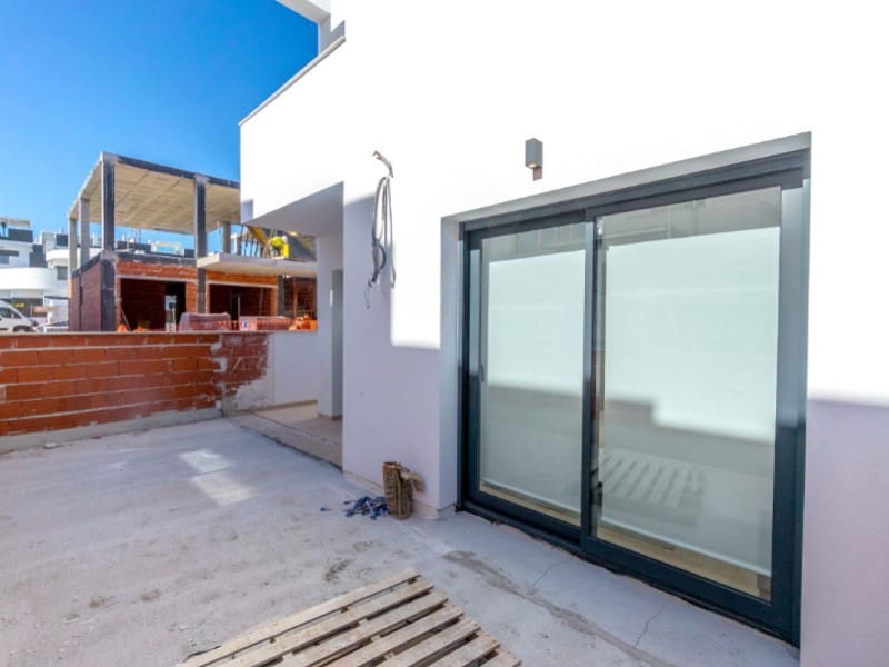 2 soveværelse Lejlighed til salg i Torrevieja med swimmingpool - € 299.900 (Ref: 9824778)