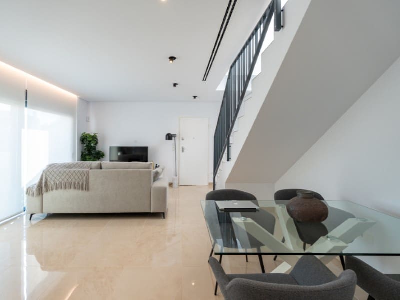 3 makuuhuone Omakotitalo myytävänä paikassa La Marina mukana uima-altaan - 459 000 € (Ref: 9836199)