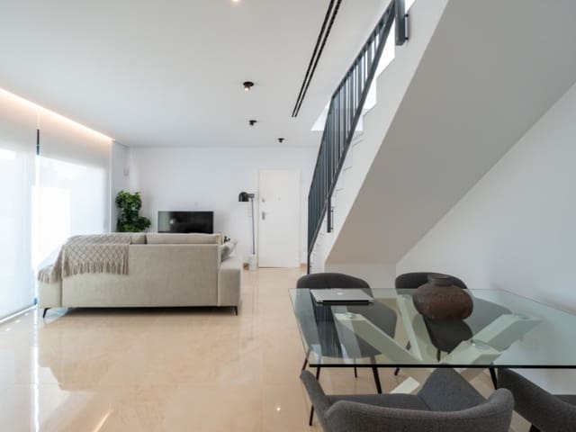 3 makuuhuone Omakotitalo myytävänä paikassa La Marina, Elche / Elx mukana uima-altaan - 459 000 € (Ref: 9836199)