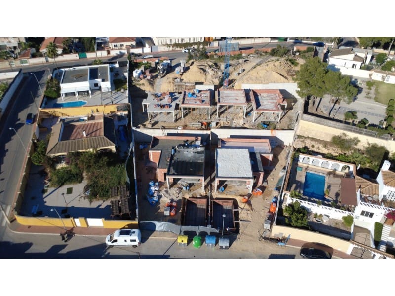 Chalet de 3 habitaciones en Torrevieja en venta - 700.000 € (Ref: 9839192)