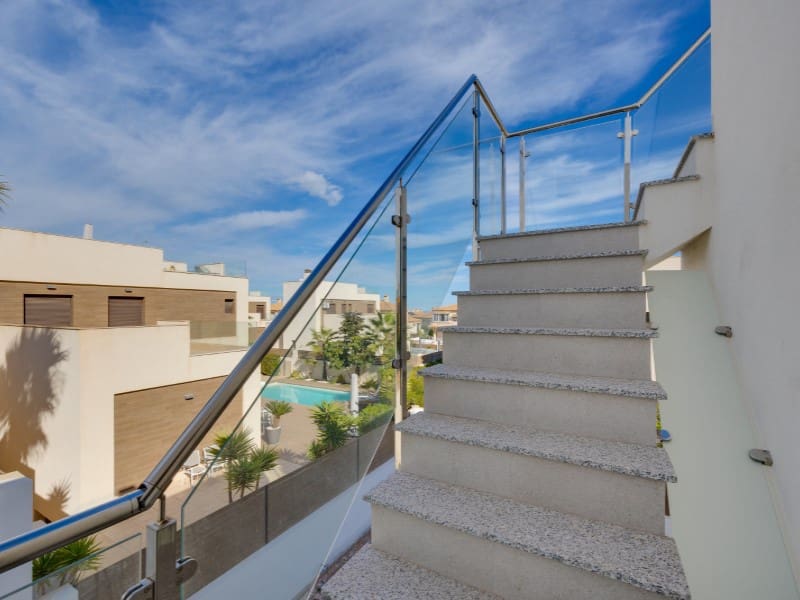 Chalet de 4 habitaciones en Torrevieja en venta - 750.000 € (Ref: 9839196)
