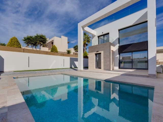 Chalet de 4 habitaciones en El Chaparral - La Siesta - La Torreta, Torrevieja en venta - 750.000 € (Ref: 9839196)