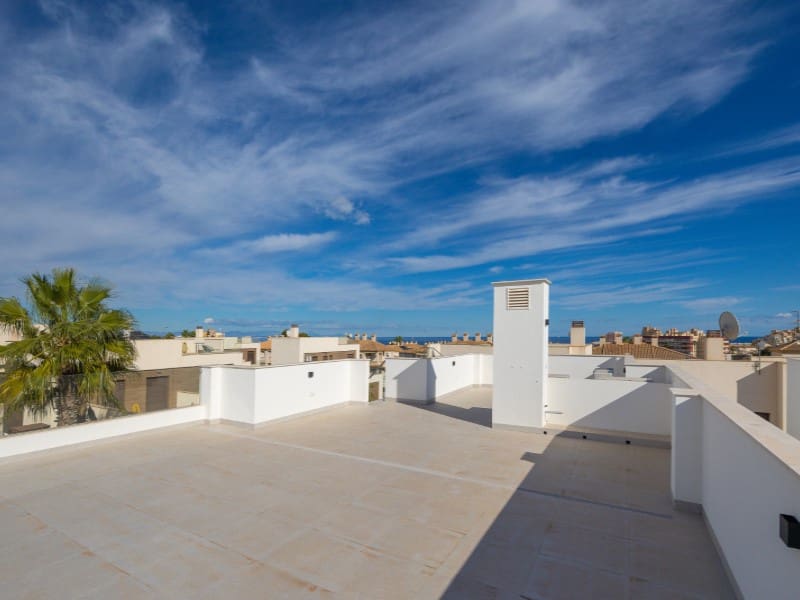 Chalet de 4 habitaciones en Torrevieja en venta - 750.000 € (Ref: 9839196)