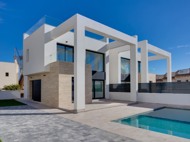 Chalet de 4 habitaciones en Torrevieja en venta - 750.000 € (Ref: 9839196)