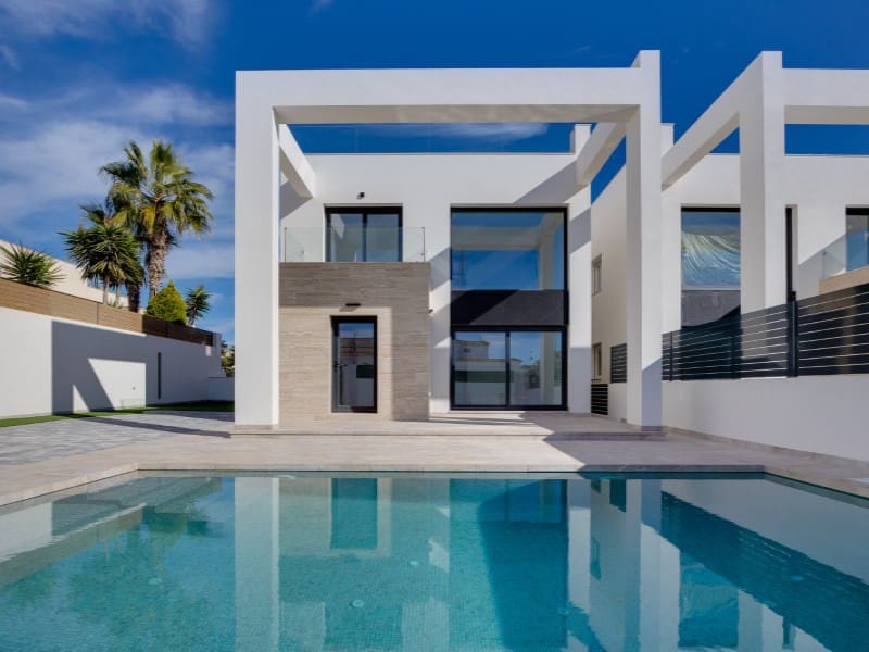 Chalet de 4 habitaciones en Torrevieja en venta - 750.000 € (Ref: 9839196)