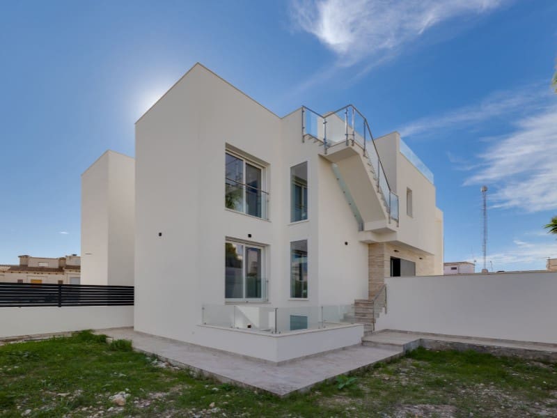 Chalet de 4 habitaciones en Torrevieja en venta - 750.000 € (Ref: 9839196)