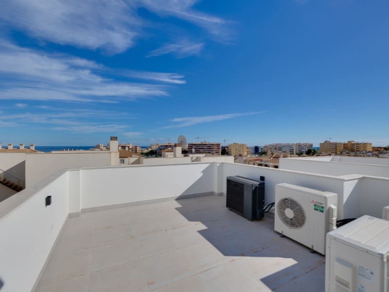 Chalet de 4 habitaciones en Torrevieja en venta - 750.000 € (Ref: 9839196)
