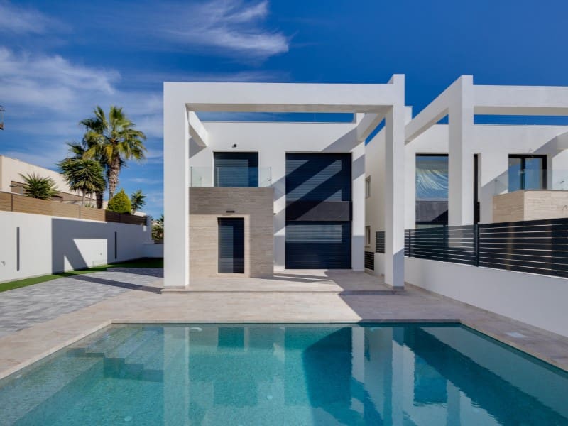 Chalet de 4 habitaciones en Torrevieja en venta - 750.000 € (Ref: 9839196)