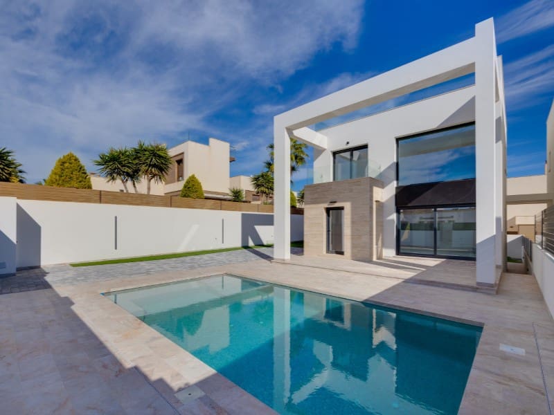 Chalet de 4 habitaciones en Torrevieja en venta - 750.000 € (Ref: 9839196)