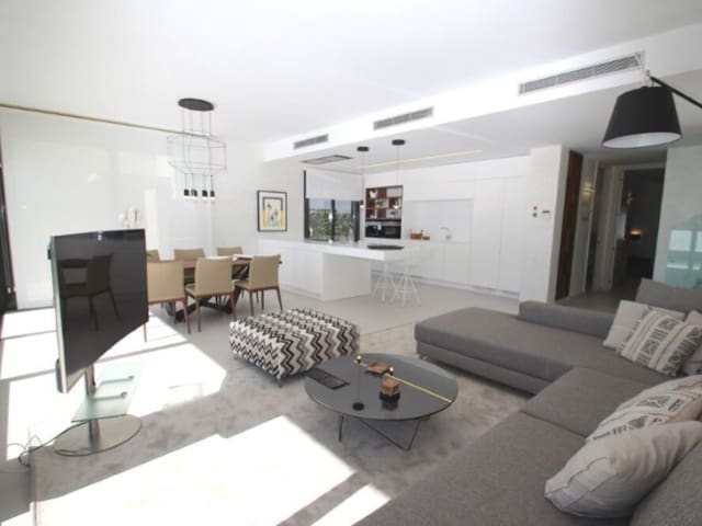 3 makuuhuone Huvila myytävänä paikassa San Miguel de Salinas mukana uima-altaan - 630 000 € (Ref: 9842744)