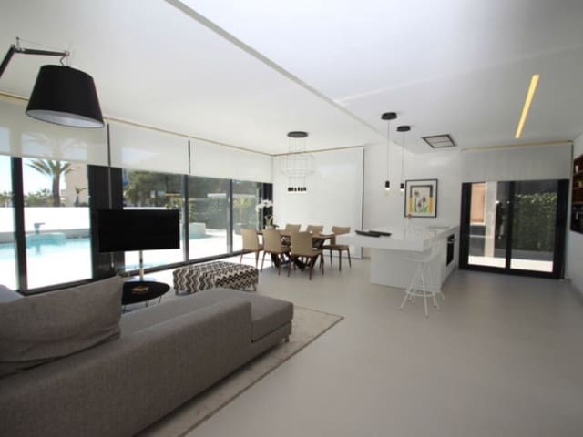 3 makuuhuone Huvila myytävänä paikassa San Miguel de Salinas mukana uima-altaan - 630 000 € (Ref: 9842744)