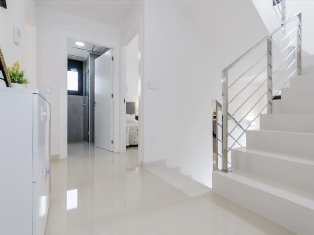 3 makuuhuone Huvila myytävänä paikassa San Miguel de Salinas mukana uima-altaan - 630 000 € (Ref: 9842744)