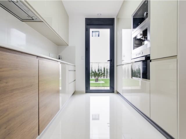 3 makuuhuone Huvila myytävänä paikassa San Miguel de Salinas mukana uima-altaan - 630 000 € (Ref: 9842744)