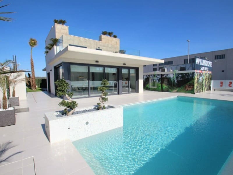 3 makuuhuone Huvila myytävänä paikassa San Miguel de Salinas mukana uima-altaan - 630 000 € (Ref: 9842744)