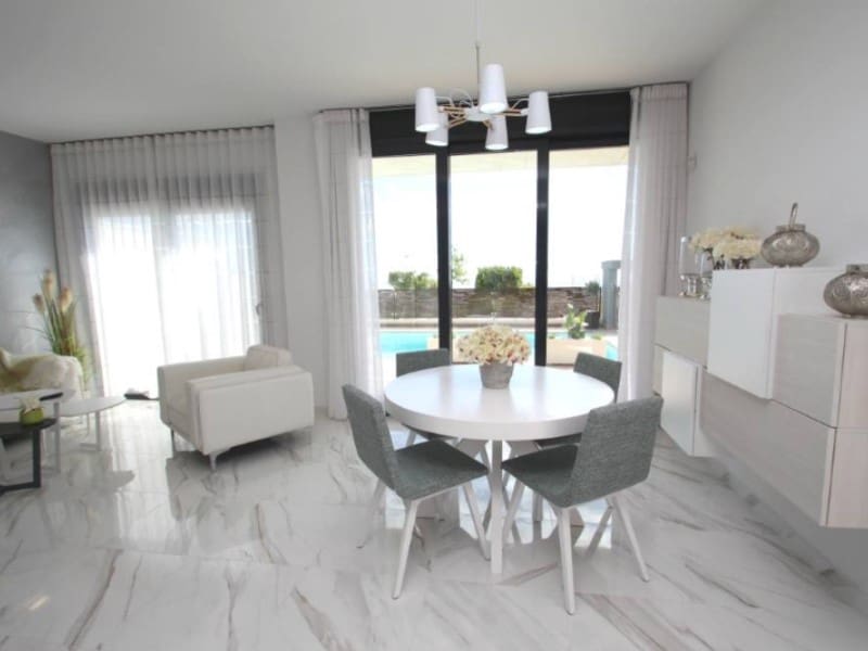 3 makuuhuone Huvila myytävänä paikassa San Miguel de Salinas mukana uima-altaan - 630 000 € (Ref: 9842744)