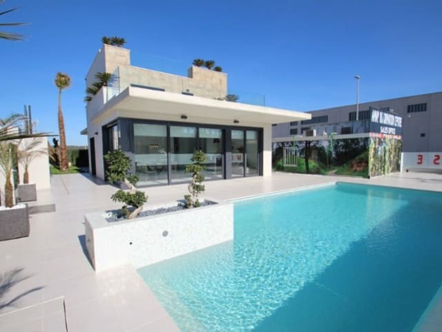 3 makuuhuone Huvila myytävänä paikassa San Miguel de Salinas mukana uima-altaan - 630 000 € (Ref: 9842744)