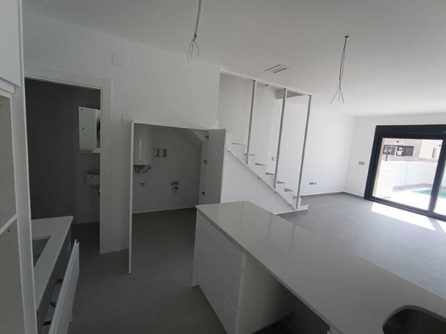 3 sypialnia Willa na sprzedaż w Daya Nueva z basenem - 317 000 € (Ref: 9842760)