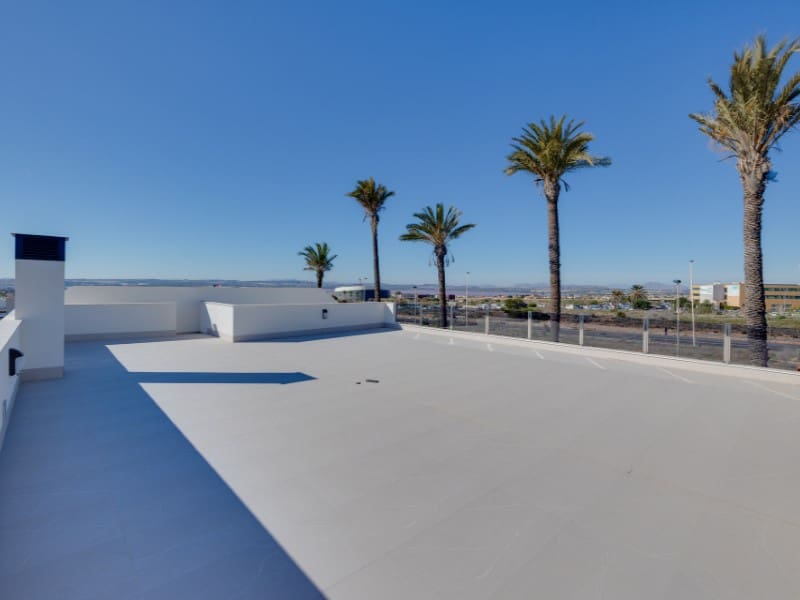 Chalet de 3 habitaciones en Torrevieja en venta - 595.000 € (Ref: 9859696)