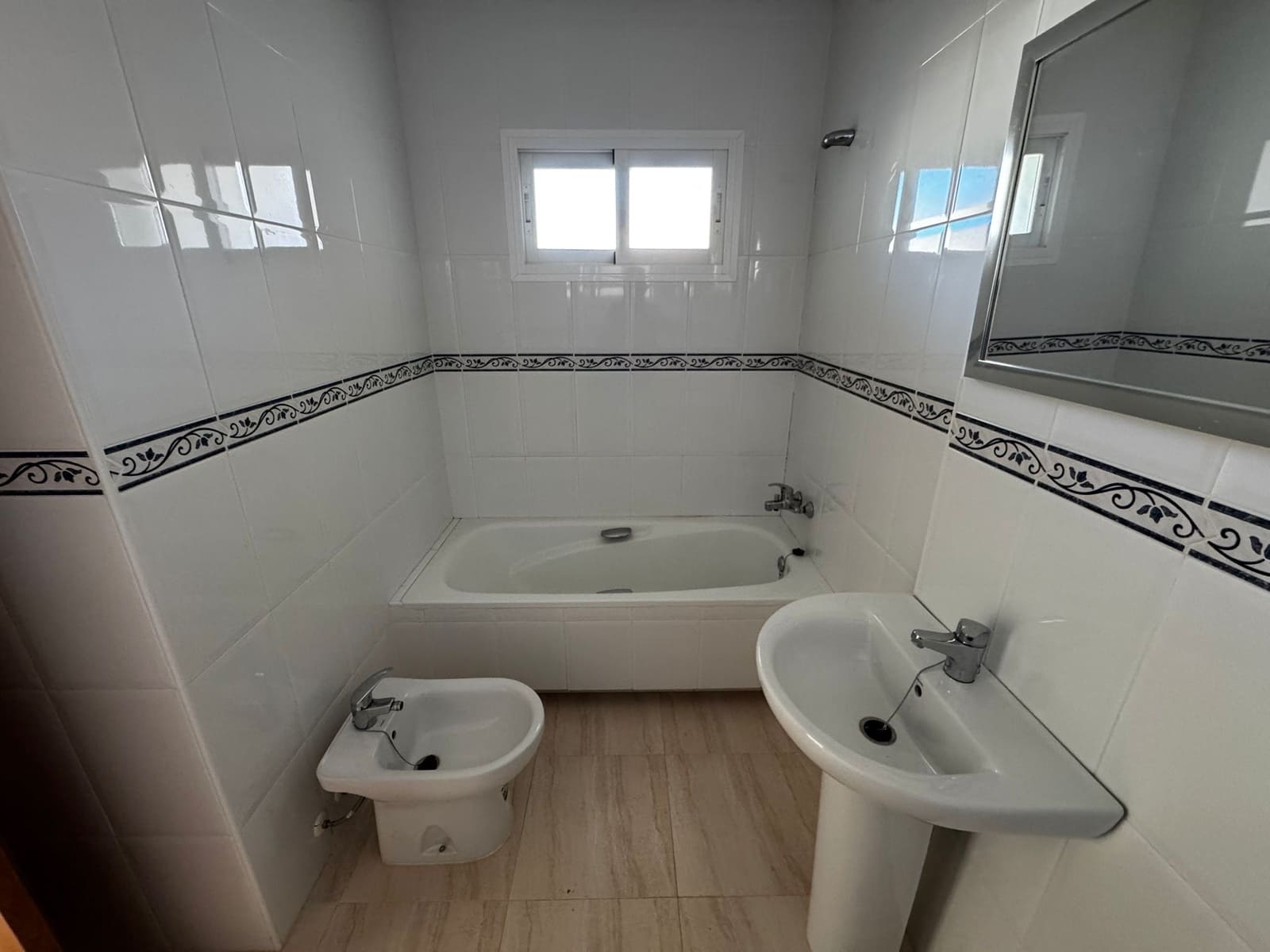 3 bedroom Townhouse for rent in La Alfoquia with pool - € 550 (Ref: 10158407)