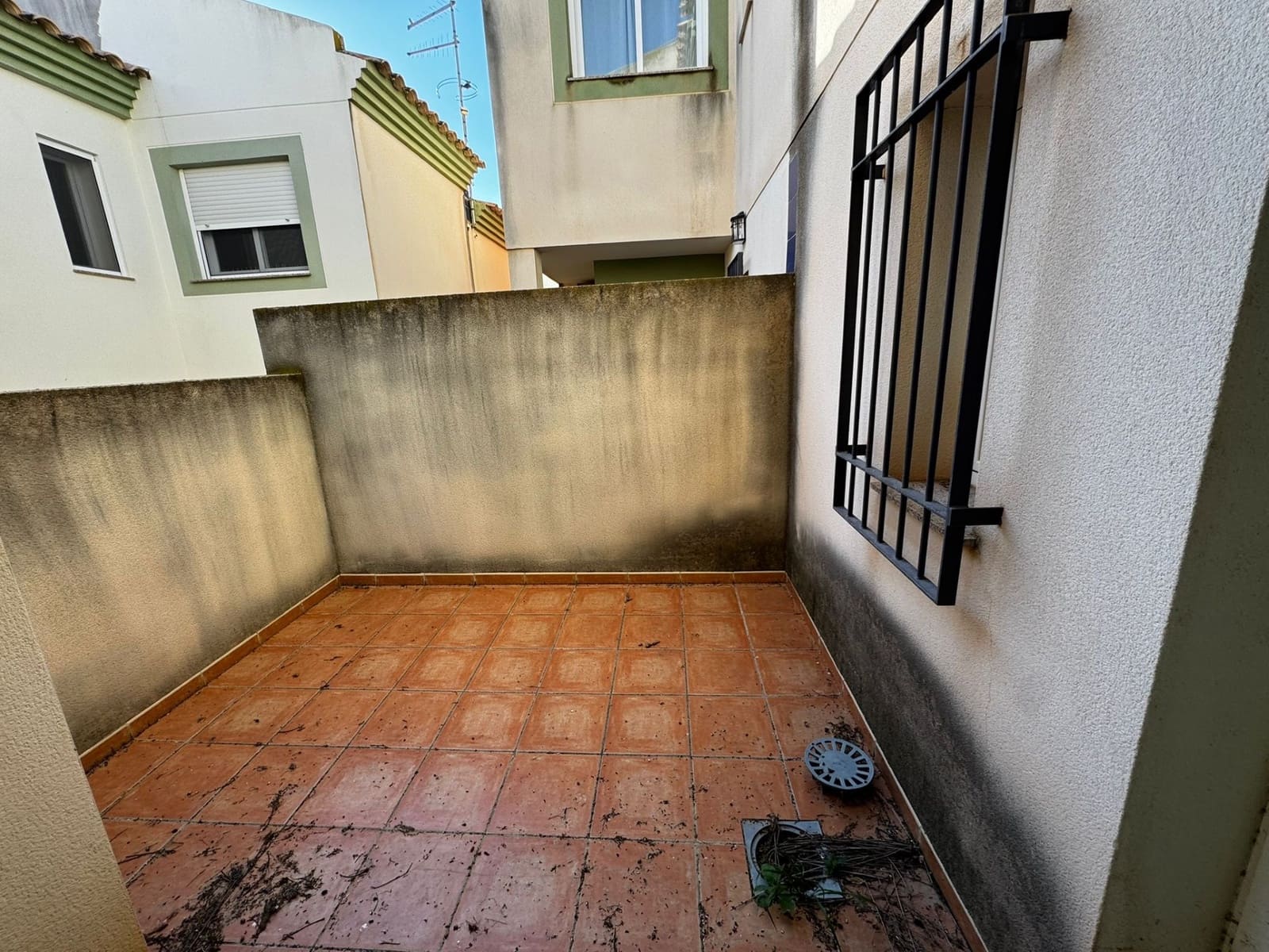 3 bedroom Townhouse for rent in La Alfoquia with pool - € 550 (Ref: 10158407)