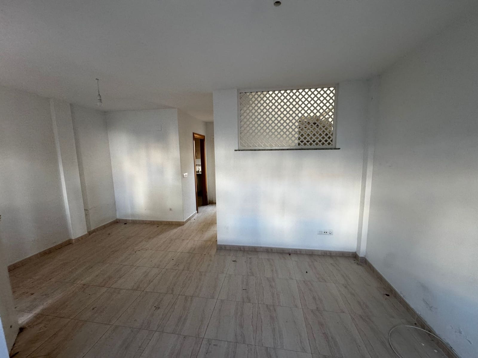 3 bedroom Townhouse for rent in La Alfoquia with pool - € 550 (Ref: 10158407)
