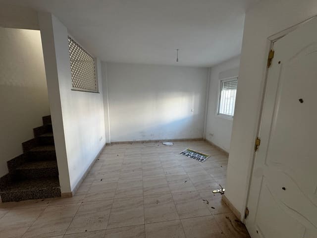 3 bedroom Townhouse for rent in La Alfoquia, Zurgena with pool - € 550 (Ref: 10158407)