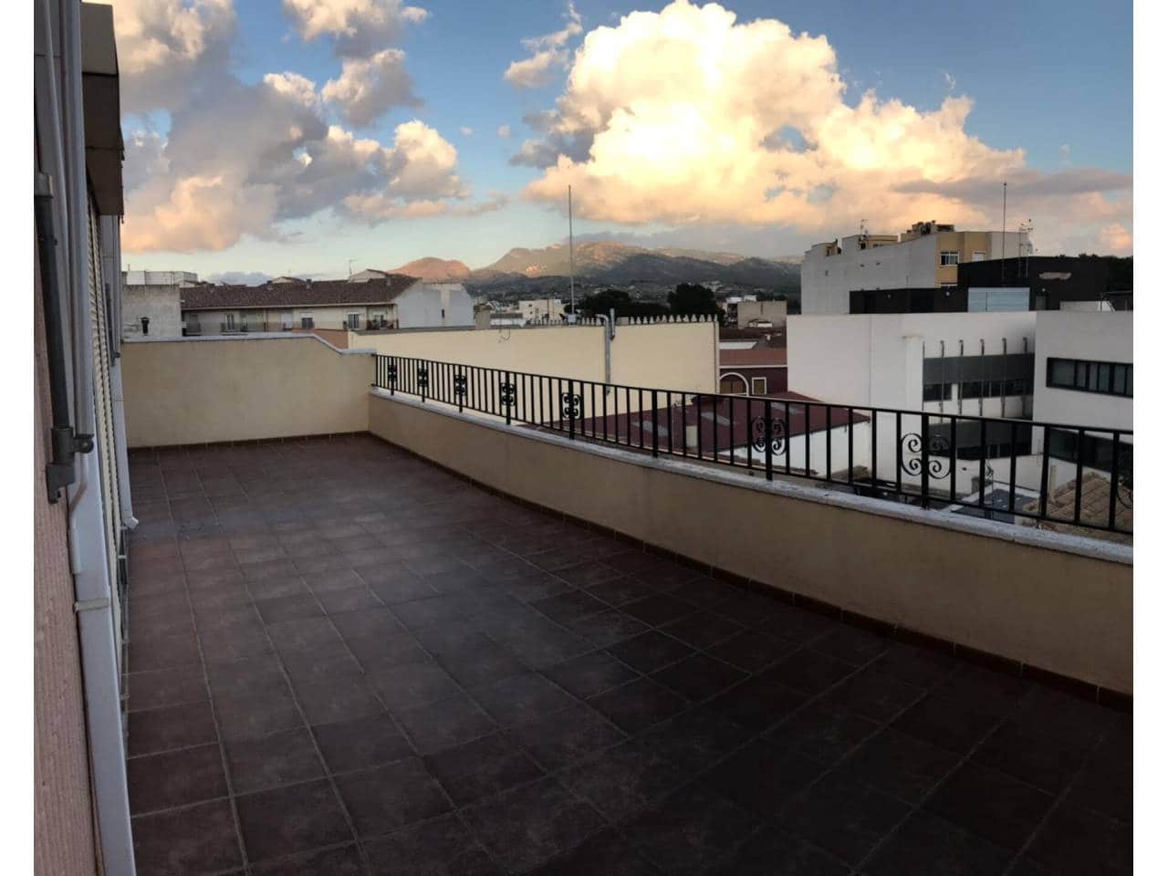 5 soverom Leilighet til salgs i Sax med garasje - € 159 200 (Ref: 2177762)