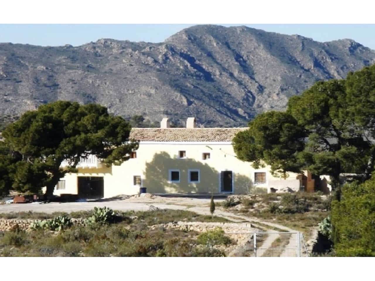 Finca/Country House for sale in Yecla - € 390,000 (Ref: 3243007)