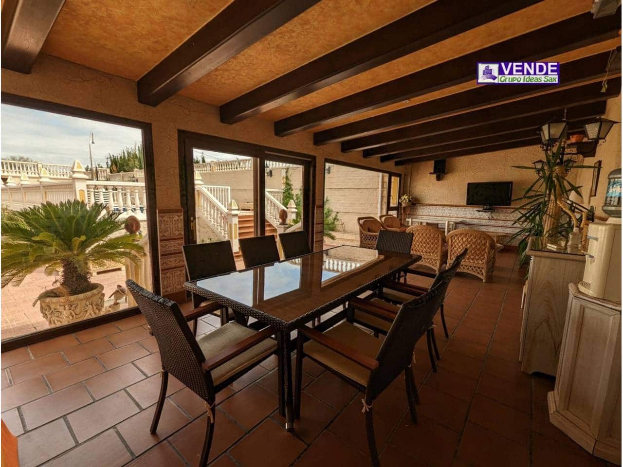 5 soveværelse Villa til salg i Sax med swimmingpool garage - € 298.000 (Ref: 3905451)