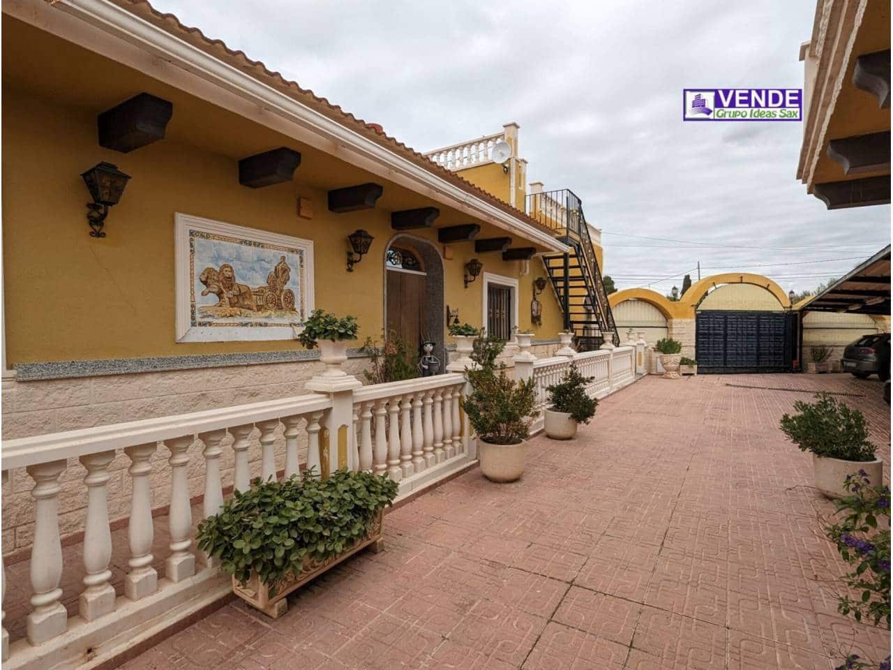 5 soveværelse Villa til salg i Sax med swimmingpool garage - € 298.000 (Ref: 3905451)